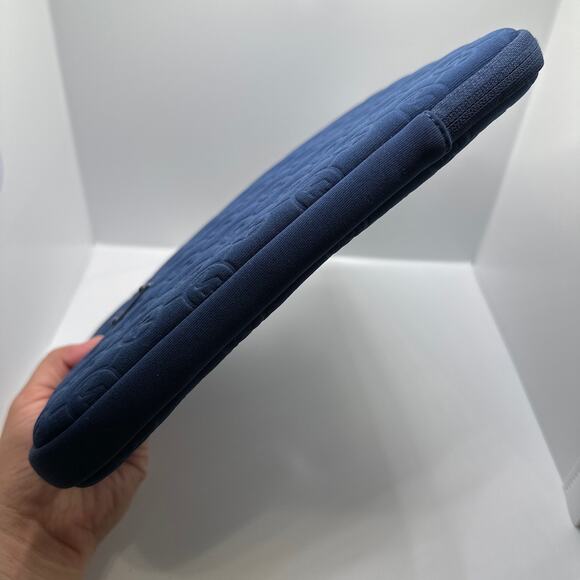 MICHAEL KORS est 1981 Blue Tablet Cover - Picture 6 of 9